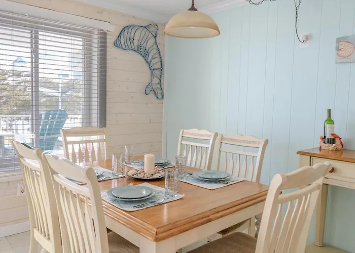 2 Bedrooms With Views And In Walking Distance To Seacrets! Holiday home