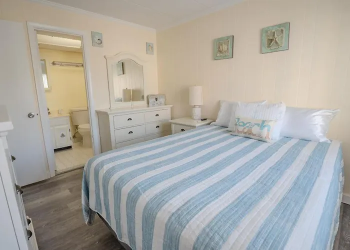 2 Bedrooms With Views And In Walking Distance To Seacrets! Holiday home *