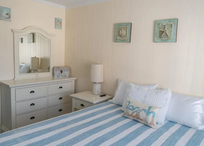 2 Bedrooms With Views And In Walking Distance To Seacrets! *