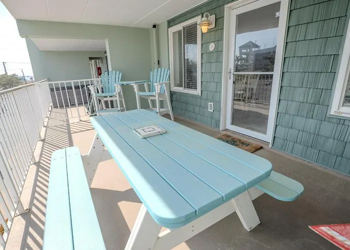 2 Bedrooms With Views And In Walking Distance To Seacrets! *