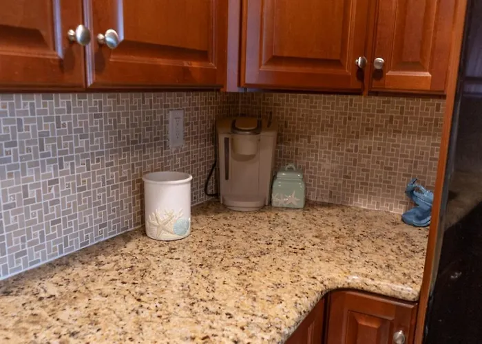 2 Bedrooms With Views And In Walking Distance To Seacrets! Holiday home Ocean City